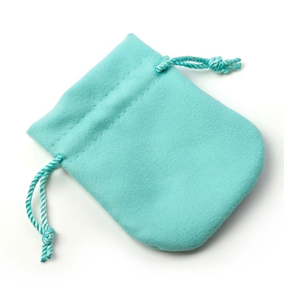 ✨SOLD OUT✨Gold Hoops✨ - Picture 4 of 5